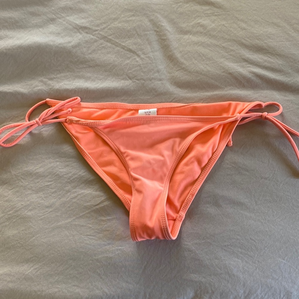 Women’s bottoms - Size small